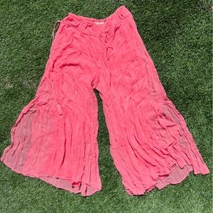 Size on pant is small but will fit a medium best. Pants are lined